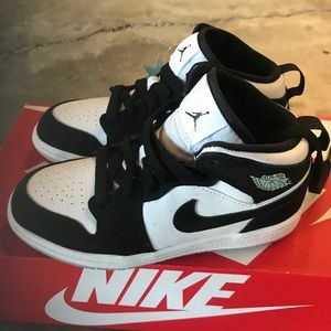 Boys nike Jordan glow in the dark NWT